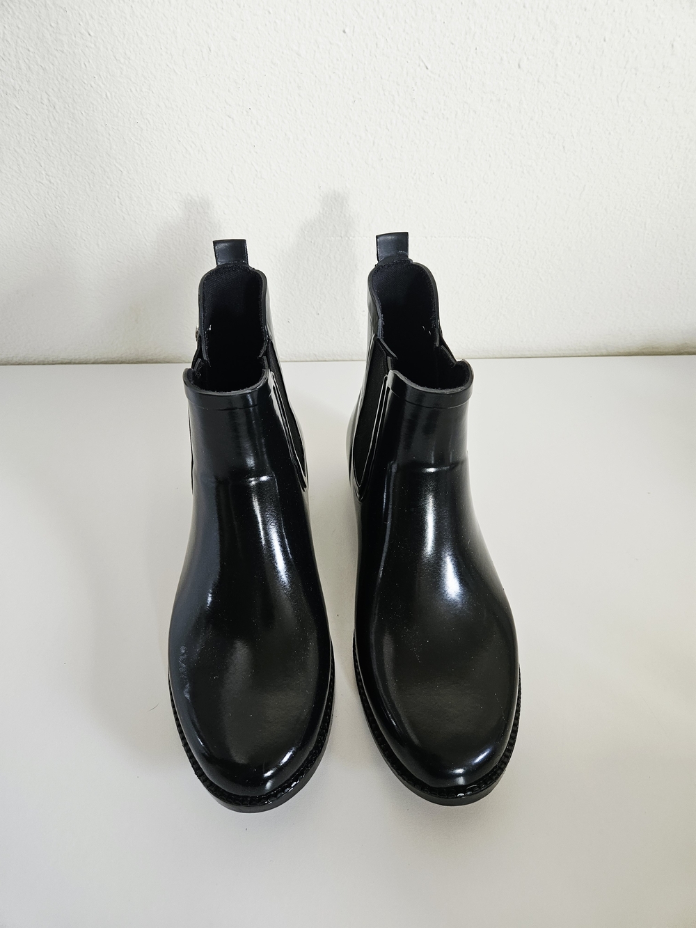 Michael Kors Women's Black Gloss Chelsea Rain Boots - Picture 5 of 7